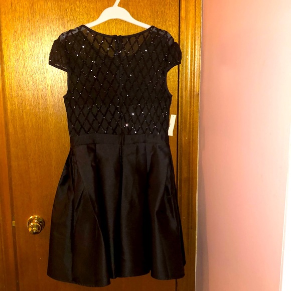 BNWT Sequin and Satin Cocktail Dress - Picture 4 of 5